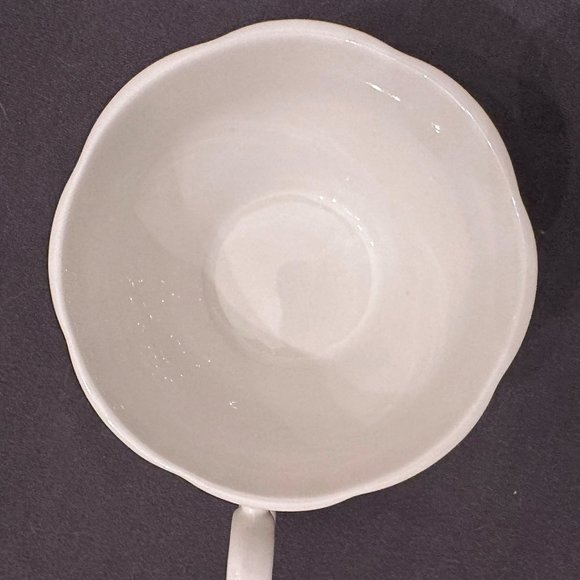 Beautiful Tea Cup and Saucer - Picture 5 of 15